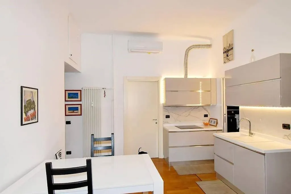Apartment Trilocale Centrale - Buenos Vibes Milan